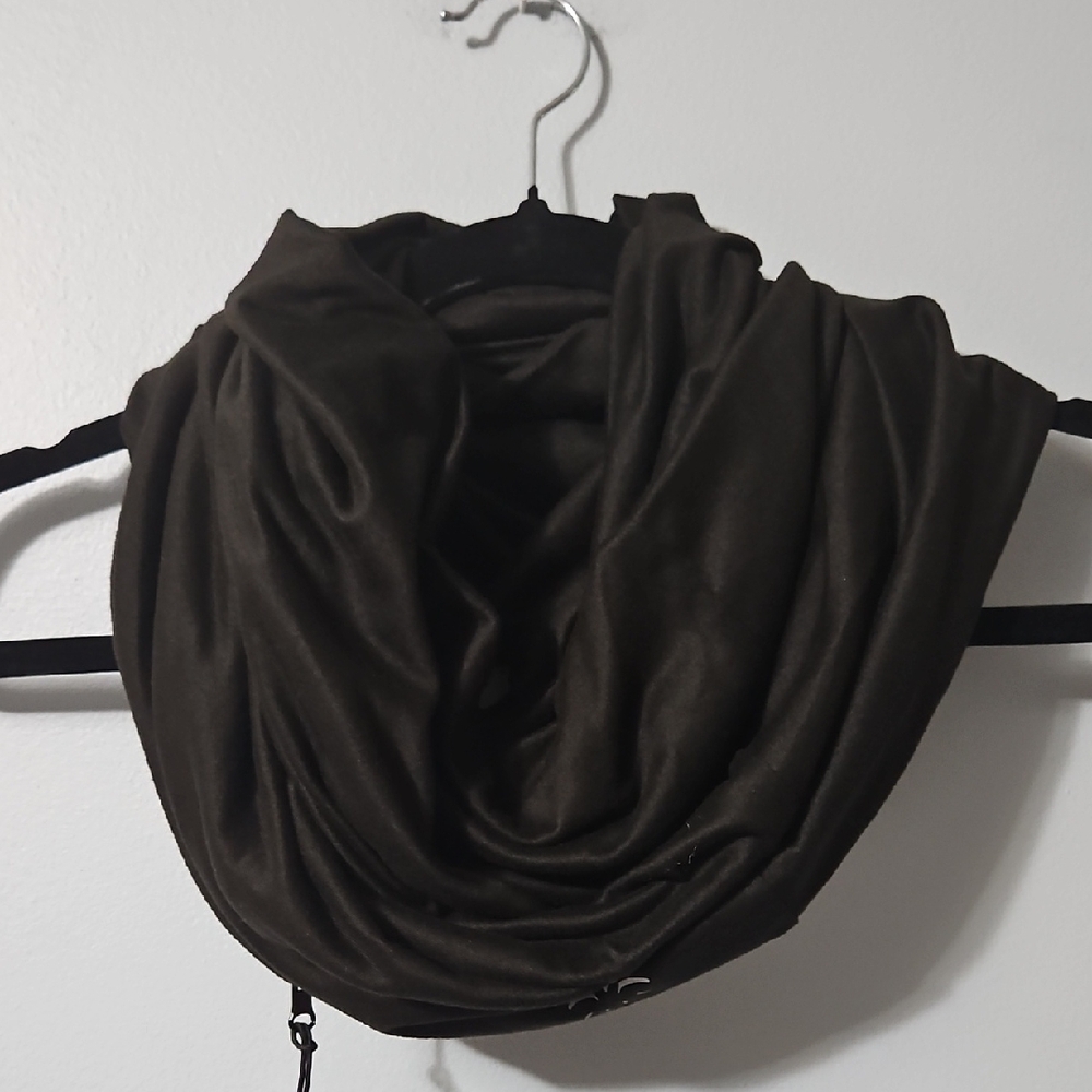 Beyond Yoga Infinity Scarf With Zipper Pocket Black Stretch Soft